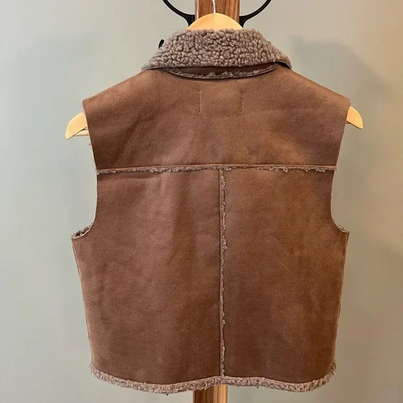 BB Dakota Jack Women's Back in Time faux suede and shearling vest - Picture 6 of 6